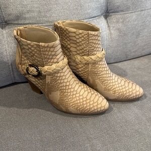 Baretraps Ledell Camel Booties